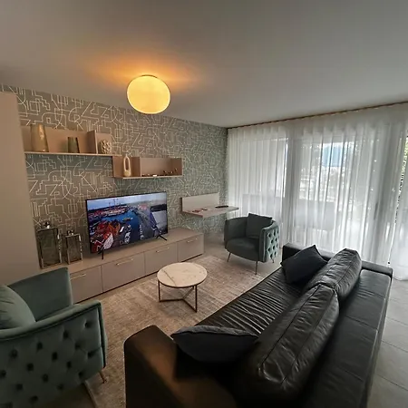 Family Apartment, Near The Whit Private Park * 로카르노