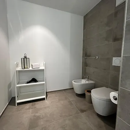 Family Apartment, Near The Whit Private Park 아파트 로카르노