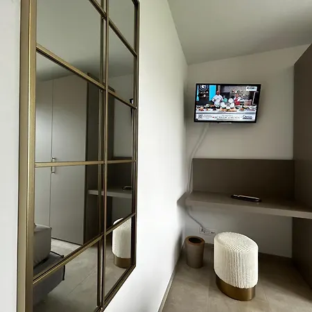 Family Apartment, Near The Whit Private Park 아파트