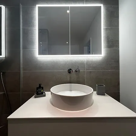 Family Apartment, Near The Whit Private Park Apartment Locarno