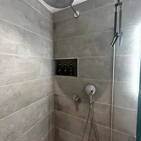 Family Apartment, Near The Whit Private Park 로카르노