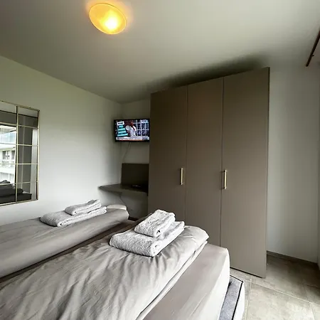 Family Apartment, Near The Whit Private Park * 로카르노