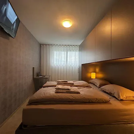 Family Apartment, Near The Whit Private Park * 로카르노
