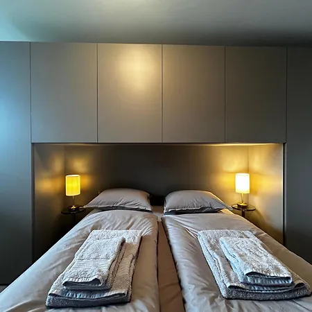 Family Apartment, Near The Whit Private Park 아파트