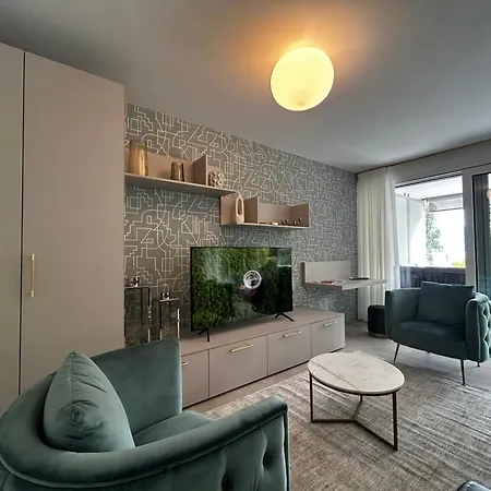 Family Apartment, Near The Whit Private Park * 로카르노