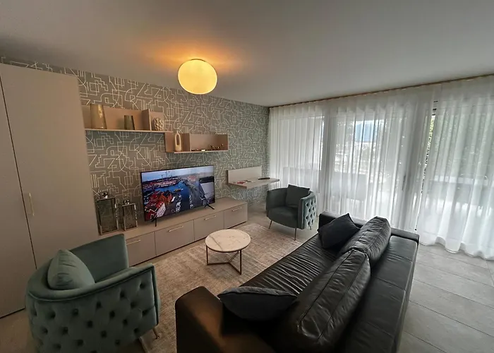 Family Apartment, Near The Whit Private Park * 로카르노