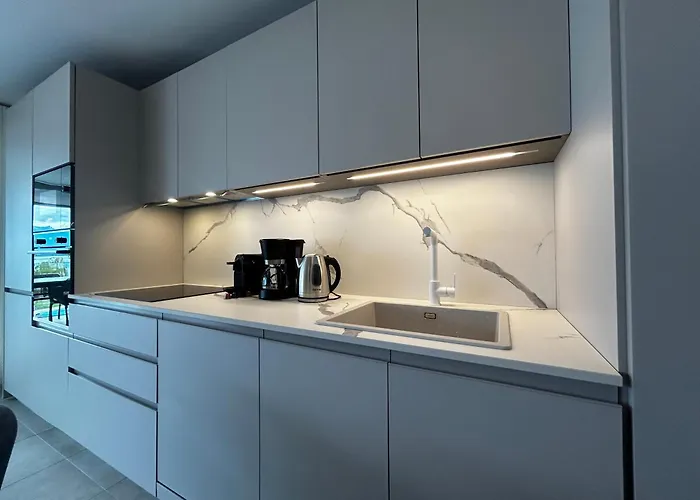 Family Apartment, Near The Whit Private Park דירה