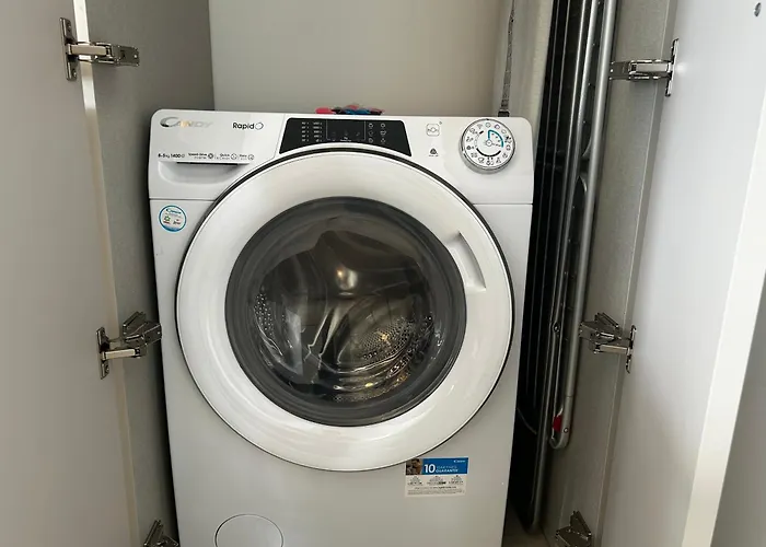 Family Apartment, Near The Whit Private Park * 로카르노