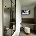 Family Apartment, Near The Whit Private Park Апартаменты