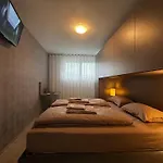 Family Apartment, Near The Whit Private Park * Локарно