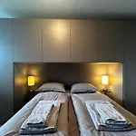 Family Apartment, Near The Whit Private Park Апартаменты