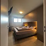 Family Apartment, Near The Whit Private Park Апартаменты Локарно