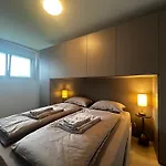 Апартаменты Family Apartment, Near The Whit Private Park *