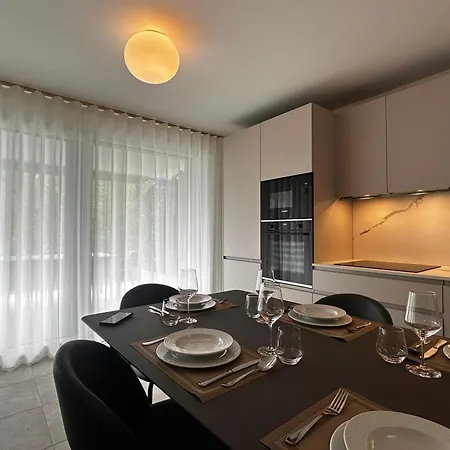Апартаменты Family Apartment, Near The Whit Private Park
